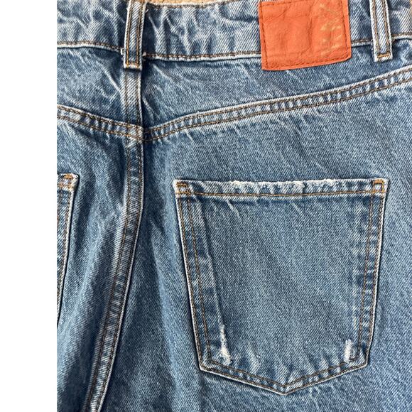 Zara Denim Ripped Mom Fit High Rise Frayed Hem Ankle Medium‎ Wash Jeans Size 6 - Picture 7 of 8